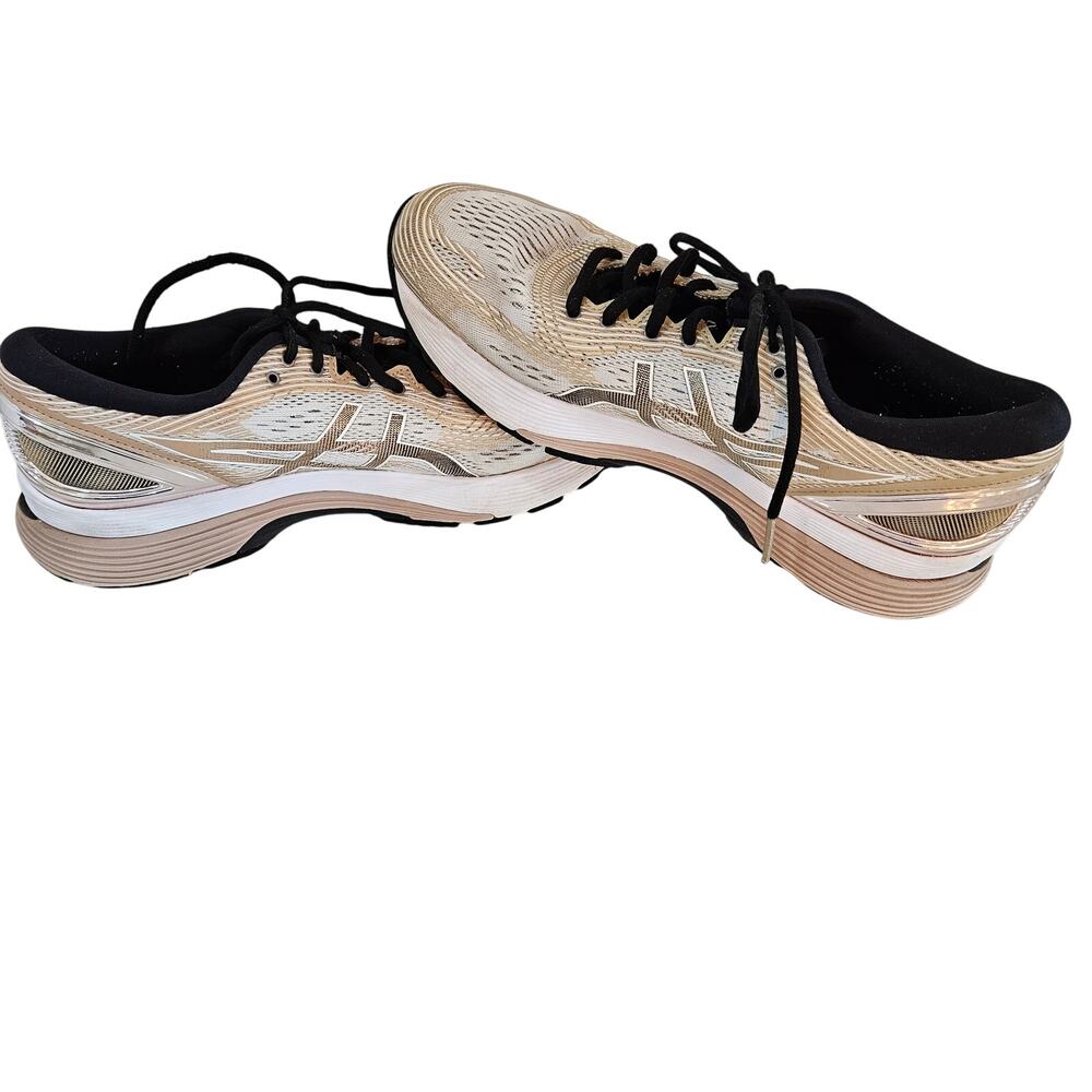 Women's Ascis Gel Nimbus "21" Size 10